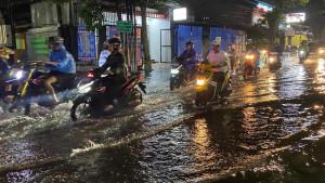 banjir-di-Jalan-Margacinta-Kota-Bandung-Selasa-3092025.jpg