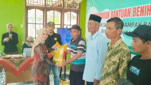 bantuan-benih-padi-untuk-petani-di-Pangandaran.jpg