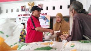 bantuan-beras-di-Balai-Desa-Dermayu.jpg