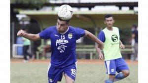 bek-persib-bandung-yang-direkrut-dari-madura-united-fabiano-beltrame.jpg