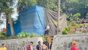 bongkar-mayat-ekshumasi-di-cikalong-wetan.jpg