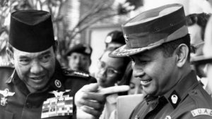 bung-karno-dan-soeharto_20170928_161319.jpg