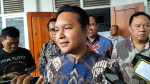 bupati-cianjur-wahyu-ferdian-batik.jpg