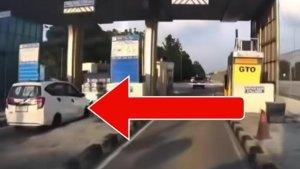 calya-nerobos-pintu-tol.jpg