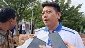 ceo-persib-adhitia-putra-herawan-baju-putih.jpg