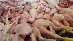 daging-ayam-di-pasar-tanjungsari_20180812_095925.jpg