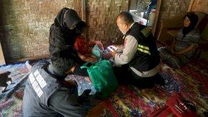 dokkes-polres-sukabumi-melakukan-pemeriksaan-medis-dan-trauma-healing.jpg