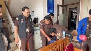 ejari-Majalengka-Geledah-Kantor-PT-SMU-Majalengka-147.jpg