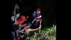evakuasi-ODGJ-yang-diduga-lompat-ke-sumur-di-Cibadak-Sukabumi.jpg