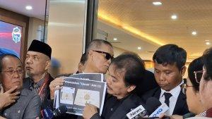 ijazah-jokowi-ditunjuk-roy-suryo.jpg