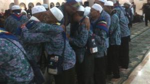 jemaah-haji-di-kbih-masjid-raya-bandung_20151002_000856.jpg