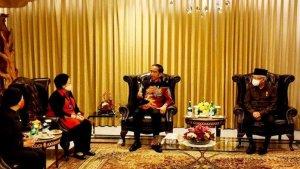 jokowi-megawati-hut-pdip.jpg