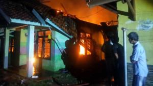 kebakaran-di-cicurug-majalengka.jpg