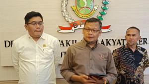 ketua-dprd-kota-sukabumi-ya.jpg