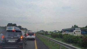 kisah-pemudik-terjebak-macet-saat-mudik-Lebaran-2025-di-Tol-Cipali.jpg