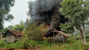 kkb-papua-bakar-rumah-warga.jpg