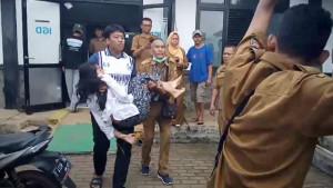 korban-keracunan-di-maniis.jpg