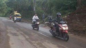 longsor-di-Jalan-Kolonel-Masturi-Parongpong-Kabupaten-Bandung-Barat.jpg