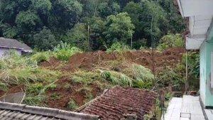 longsor-di-desa-sekarwangi-cibadak.jpg