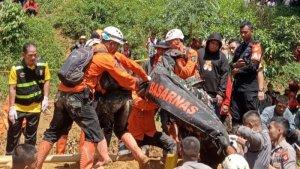 longsor-di-di-Kampung-Sirnagalih-Desa-Talagajaya-Kecamatan-Banjarwangi-Kabupaten-Garut-Jawa-Barat.jpg