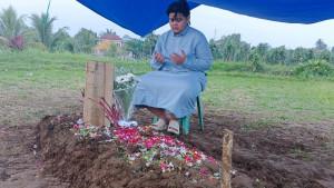 makam-ayahnya-Yuswandi-pendaki-meninggal-d.jpg