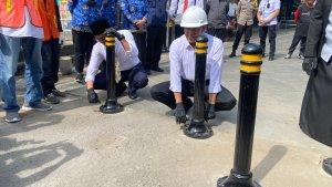 memasang-Bollard-di-Alun-alun-Kota-Cimahi-Senin-252025.jpg