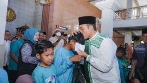 mendonasikan-gaji-pertamanya-sebesar-Rp5-juta.jpg