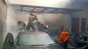 mobil-nyaris-ikut-terbakar-di-sumedang.jpg