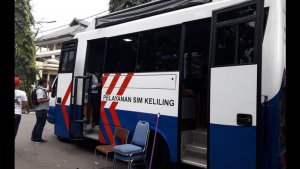 mobil-sim-keliling-pores-cimahi-di-alun-alun-kota-cimahi-senin-30102017_20171030_155754.jpg
