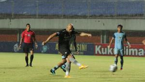 mohammed-rashid-persib-bandung-cetak-gol-ke-persela.jpg