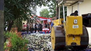 musnahkan-miras-di-Mapolres-Cirebon-2.jpg