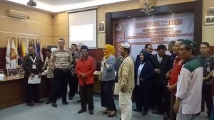 pasangan-nasrudin-azis-eti-herawati_20181102_171422.jpg