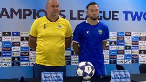 jabar/pelatih-persib-bandung-bojan-hodak-di-gbla.jpg