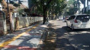 penampakan-trotoar-jalan-di-jalan-gatot-subroto-bandung-setelah-diperbaiki.jpg