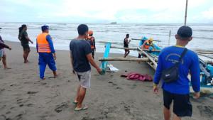 pencarian-nelayan-yang-hilang-usai-perahu-tersambar-petir-di-pantai-Cipatujah-Tasik.jpg