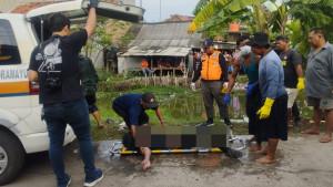 penemuan-mayat-laki-laki-yang-terapung-di-aliran-Sungai-Gempol-Blok-Gandok-II-Indramayu.jpg