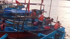 perahu-nelayan-terbalik-di-pangandaran-219.jpg