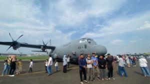pesawat-hercules-di-bandara-husein.jpg