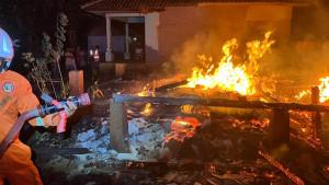 rumah-di-Darmaraja-Sumedang-hangus-terbakar.jpg