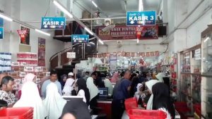 suasana-toko-buku-di-purwakarta_20180713_203843.jpg