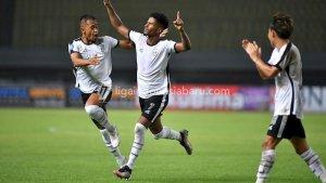 tavindo-pemain-rans-nusantara-berhasil-mencetak-gol.jpg