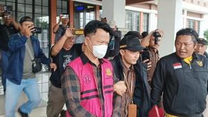 tersangka-korupsi-dede-sutisna-bumd-majalengka.jpg