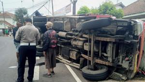 truk-wortel-terguling-di-Ciamis.jpg