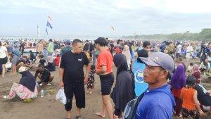 wisatawan-di-Pangandaran-115.jpg