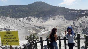jabar/wisatawan-di-tangkuban-parahu-kamis-1-agustus.jpg