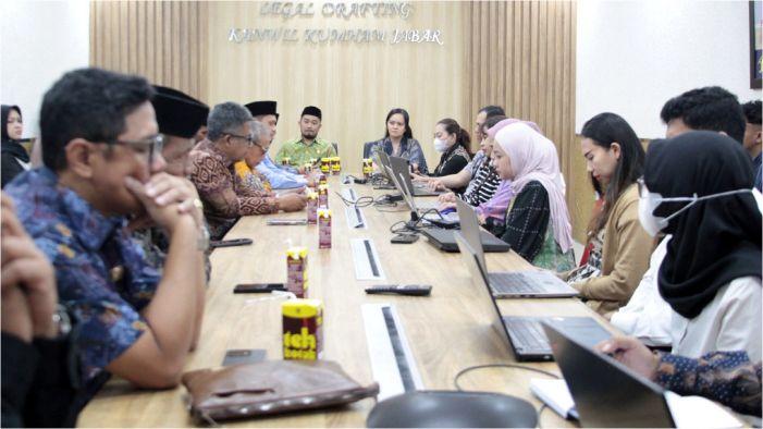 1-Kemenkum-DPRD-Tasikmalaya-Bahas-3-Raperwal-Terkait-Ekonomi-Kreatif-Ketenagakerjaan-Usaha-Mikro.jpg