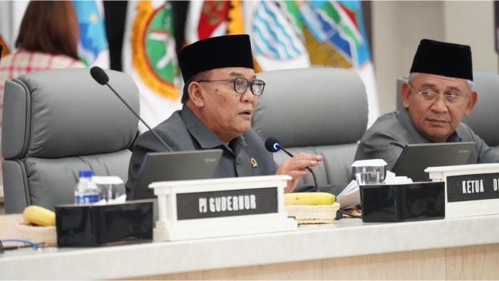 1-Rapat-Paripurna-Jawaban-Gubernur-Fraksi-atas-Ranperda-hingga-Penutupan-Masa-Sidang.jpg
