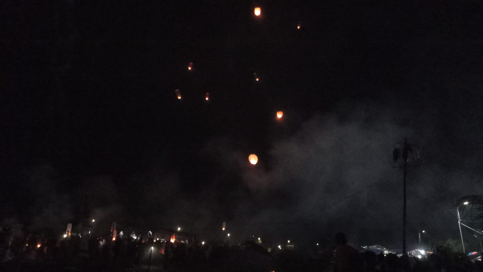 Indahnya 1.000 Lampion Hiasi Langit Pantai Palangpang Geopark Ciletuh Sukabumi