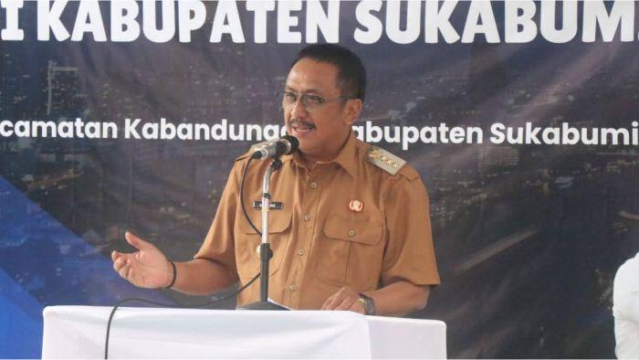 1Bupati-Sukabumi-H-Asep-Japar-mendampingi-Menteri-Mendukbangga.jpg