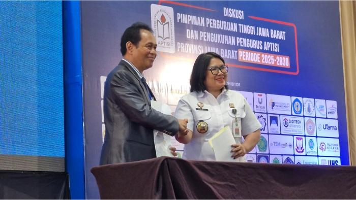 1Kemenkum-Jabar-secara-resmi-menjalin-kerja-sama-strategis-dengan-APTISI-Wilayah-Jawa-Barat.jpg